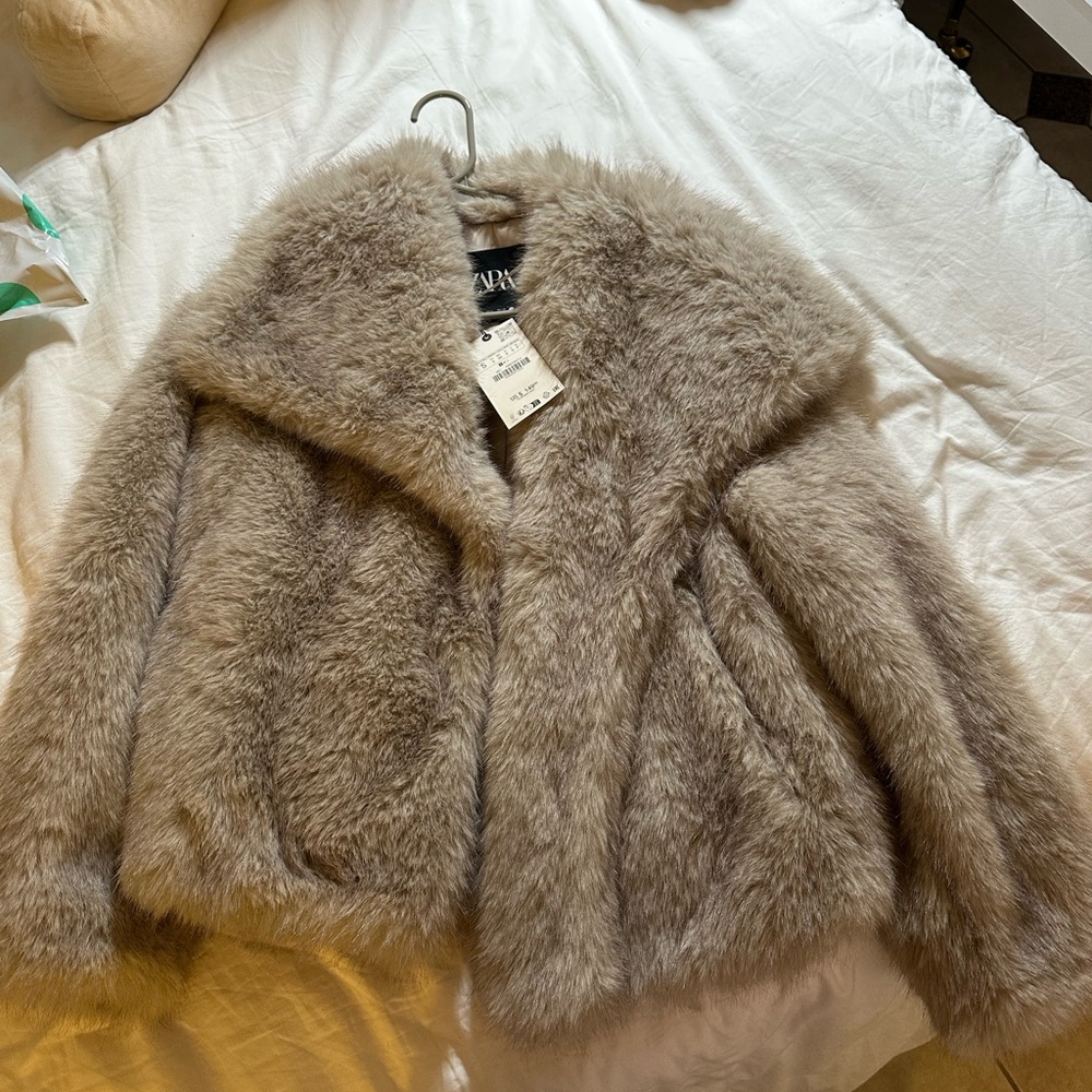 ZARA WOMAN NWT FW23 ECRU SHORT FAUX FUR JACKET